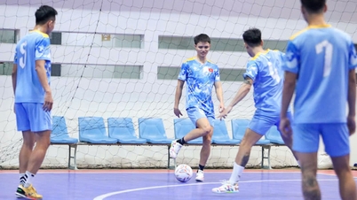 Het Vietnamese zaalvoetbalteam is klaar voor de wedstrijd tegen Libanon.