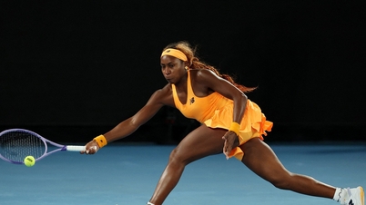 វីដេអូ៖ Coco Gauff វាយ​ស្ទីល​វាយ​កូន​បាល់​ម្តង​ហើយ​ម្តងទៀត បន្ទាប់​ពី​ចាញ់​ក្នុង​ព្រឹត្តិការណ៍ Australian Open ឆ្នាំ 2026។