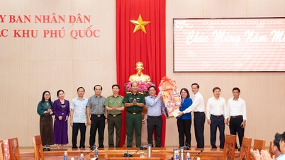 Chủ tịch UBND tỉnh An Giang Hồ Văn Mừng thăm, chúc Tết Bộ Tư lệnh Vùng Cảnh sát biển 4 và Đảng bộ, chính quyền, Nhân dân đặc khu Phú Quốc