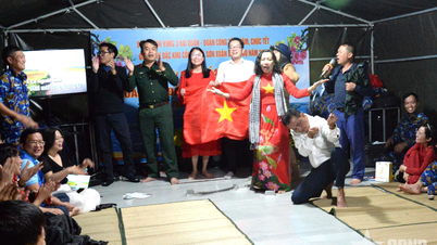 ກິດຈະກຳແລກປ່ຽນວັດທະນະທຳ "ລະດູໃບໄມ້ປົ່ງເທິງໝູ່ເກາະ - ຄວາມອົບອຸ່ນຂອງສາຍພົວພັນທະຫານ-ພົນລະເຮືອນ" ທ່າມກາງມະຫາສະໝຸດອັນກວ້າງໃຫຍ່ໄພສານ.