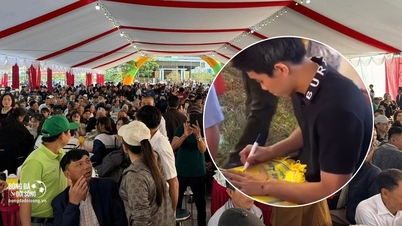 La familia Đình Bắc celebró un animado banquete y el 'máximo goleador asiático' firmó autógrafos sin parar.
