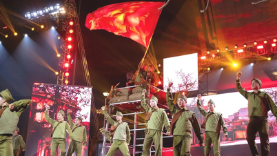 Un programa televisado que conmemora el 85º aniversario del regreso del presidente Ho Chi Minh a Vietnam enciende la aspiración de construir un Vietnam fuerte y próspero.