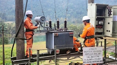 Tuyen Quang Enerji Şirketi, 2026 Ay Takvimi At Yılı boyunca halka güvenli ve kesintisiz elektrik tedariki sağlamak için çaba göstermektedir.