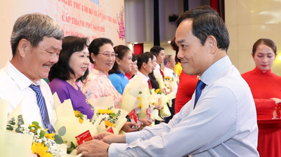 ນະຄອນໂຮ່ຈິມິນ ມອບຫຼຽນກຽດຕິຍົດໃຫ້ແກ່ເລຂາໜ່ວຍພັກທີ່ມີຜົນງານດີເດັ່ນ 233 ຄົນ.