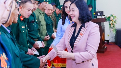 Let's work together to take care of the poor during Tet so that everyone, every family can have a happy Tet.