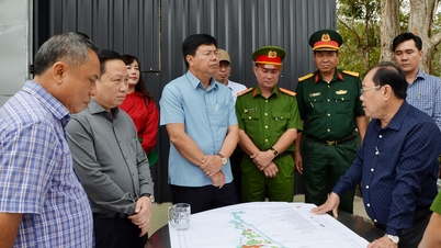 Le secrétaire du Parti provincial d'An Giang, Nguyen Tien Hai, inspecte les travaux de prévention et de lutte contre les incendies de forêt dans la zone économique spéciale de Phu Quoc.