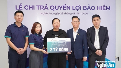 OPES Insurance paga 2 mil millones de VND a la familia de un cliente en Nghe An.