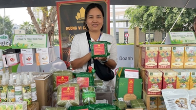 Aducerea specialităților locale consumatorilor din orașul Ho Chi Minh.