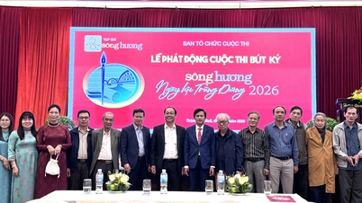 Launching the essay contest "The Perfume River - A Festival of the Ocean"