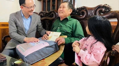 Il deputato dell'Assemblea nazionale Nguyen Ngoc Son ha consegnato 100 doni per il Tet ad Hai Phong.