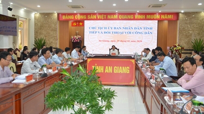 លោក ហូ វ៉ាន់មឿង ប្រធានគណៈកម្មាធិការប្រជាជនខេត្តអានយ៉ាង ទទួលជួបសន្ទនាជាមួយប្រជាពលរដ្ឋ។