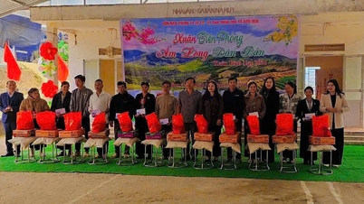 The Youth Union of the Department of Culture, Sports and Tourism presented 26 gift packages to students and disadvantaged families, ...