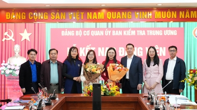 គណៈកម្មាធិការបក្សនៃនាយកដ្ឋានរដ្ឋបាល និងហិរញ្ញវត្ថុ បានរៀបចំពិធីទទួលសមាជិកបក្សថ្មី។
