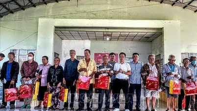 ວັນພັກເຕັດທີ່ອົບອຸ່ນ, ລະດູໃບໄມ້ປົ່ງທີ່ເຕັມໄປດ້ວຍຄວາມເມດຕາຂອງມະນຸດ.