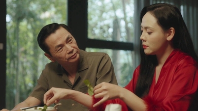Who is the actor playing the lover of People's Artist Trung Anh, who is 30 years younger than him, in 'The Dividing Line'?