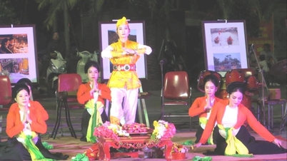 ថែរក្សា និងលើកកម្ពស់តម្លៃប្រពៃណី។
