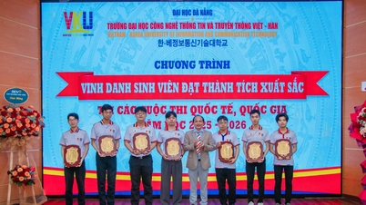 VKU honors students who achieve outstanding results in national and international competitions.