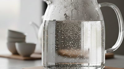La consommation d'eau bouillie et laissée à reposer longtemps peut-elle provoquer des maux d'estomac ?