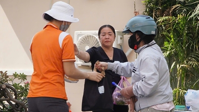 Ho Chi Minh City: Szkoły zawieszają wydawanie obiadów, rodzice są zajęci dowożeniem i odbieraniem dzieci.