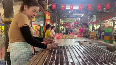 A Mekong-delta hagyományos falvai, amelyek rizspapírkészítésre és édességekre specializálódtak, nyüzsgő élettel telnek a Tet ünnepi szezonban.