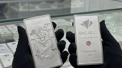A pioneering business sells silver directly through a digital banking platform.