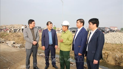 Parvenir à un consensus sur les projets liés à l'aéroport international de Gia Binh.