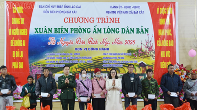 มีการแจกของขวัญตรุษจีนจำนวน 137 ชุด ให้แก่ชาวบ้านในตำบลบัตซัต
