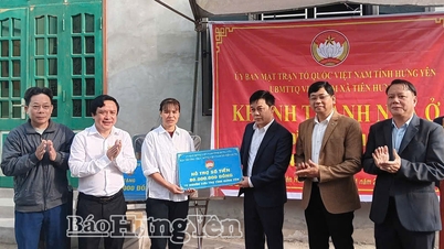 ຕາແສງຕຽນຮຸ່ງ: ເຮືອນໄດ້ເປີດບໍລິການ ແລະ ມອບໃຫ້ແກ່ສອງຄອບຄົວທີ່ໄດ້ຮັບຜົນກະທົບຈາກພາຍຸ.