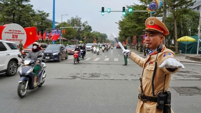 ចរាចរណ៍ត្រូវបានហាមឃាត់ ឬរឹតត្បិតជាបណ្តោះអាសន្ននៅក្នុងតំបន់ជុំវិញទីលានបដិវត្តន៍ខែសីហា ទីក្រុងហាណូយ។