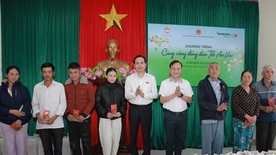 ກ່ອນປີໃໝ່, ຂອງຂວັນຫຼາຍຢ່າງໄດ້ຖືກມອບໃຫ້ຄອບຄົວທີ່ໄດ້ຮັບຜົນປະໂຫຍດດ້ານສະຫວັດດີການສັງຄົມ, ຄອບຄົວທຸກຍາກ ແລະ ຄອບຄົວທີ່ດ້ອຍໂອກາດ.