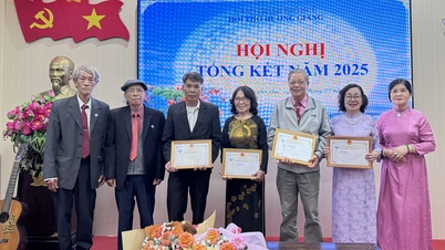 សមាគមកំណាព្យហឿងយ៉ាងនៅតែបន្តអមដំណើរជីវិតវប្បធម៌របស់ទីក្រុងហ្វេ។