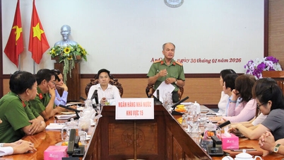 La Policía Provincial de An Giang está intensificando sus esfuerzos para crear conciencia y prevenir los robos en los bancos.