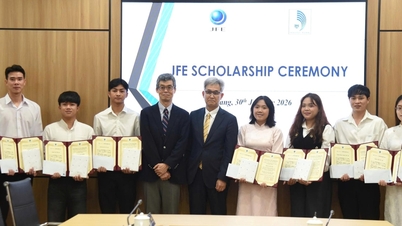 A JFE Steel Corporation (Japão) concede bolsas de estudo a alunos da Universidade de Da Nang.