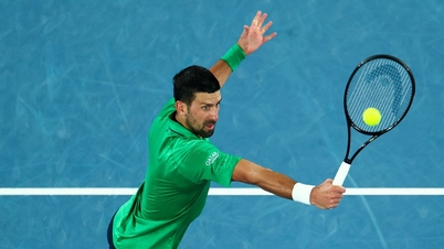 Djokovics öt szettben legyőzte Sinnert, így bejutott az Australian Open döntőjébe.