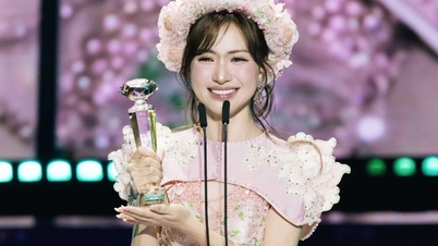 Hoa Minzy sírva üzenetet adott át fiának, miután nagyot nyert a 2025-ös Green Wave Awards díjátadón.