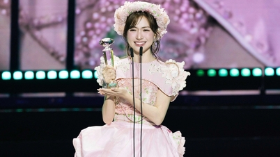 Hoa Minzy brister ut i gråt, Nguyen Hungs "Red Rain" vinner stort på Green Wave Awards.