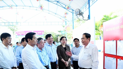 National Assembly Chairman Tran Thanh Man inspects election preparations in Ba Sao commune, Dong Thap province.