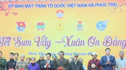 ตำบลฟุกโถ มอบของขวัญให้แก่ครอบครัวที่ประสบความยากลำบาก