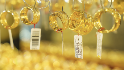 In less than 24 hours, the price of SJC gold bars plummeted by 9 million VND, falling to 172 million VND per ounce.