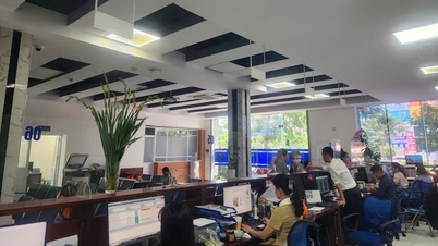 ຕະຫຼາດຫຼັກຊັບໄດ້ປິດອາທິດການຊື້ຂາຍທີ່ຜັນຜວນ.