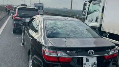 Im Vorfeld des Tet-Festes warnt die Verkehrspolizei vor dem äußerst gefährlichen Verstoß des „Lenkens ohne Blinker“ auf Autobahnen.