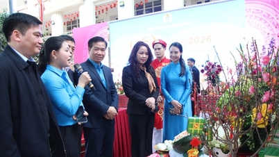 งานเฉลิมฉลอง "เทศกาลตรุษจีน - ฤดูใบไม้ผลิแห่งความกตัญญูต่อพรรค" อันคึกคัก จัดโดยสหภาพแรงงานเขตบาดีนห์