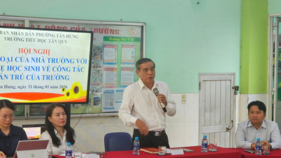 Lebih 100 ibu bapa di Bandar Raya Ho Chi Minh telah mengadakan dialog mengenai dakwaan kualiti makan tengah hari sekolah yang buruk.
