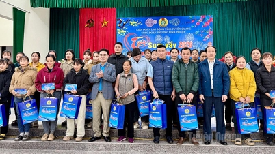 สหภาพแรงงานตวนกวาง มอบของขวัญวันตรุษจีนให้แก่แรงงานด้อยโอกาส 200 คน ในเขตบิ่ญถวน
