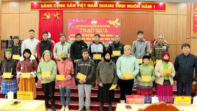 El camarada Ha Trung Kien trabajó en las comunas de Ngoc Long, Lung Phin y Mau Due.