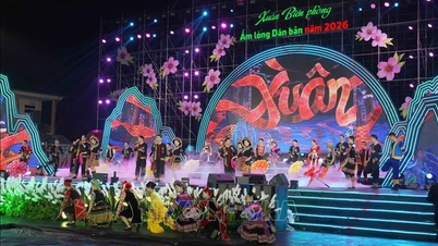 Đồng chí Lê Minh Hưng dự chương trình nghệ thuật 'Xuân Biên phòng ấm lòng dân bản' tại Hà Tĩnh
