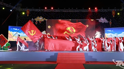 Chương trình nghệ thuật 'Tự hào Đảng quang vinh - Quan Triều chào Xuân mới'