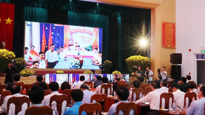 Siaran video langsung mengucapkan Selamat Tahun Baru kepada pegawai, askar dan rakyat Truong Sa.