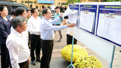 ประธานสภาแห่งชาติ ตรัน ทันห์ มัน ตรวจเยี่ยมการเตรียมการเลือกตั้งในเมืองเกิ่นโถ