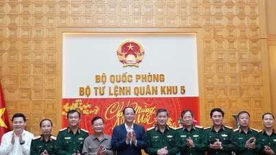 Místopředseda Národního shromáždění, generálporučík Tran Quang Phuong, navštívil velitelství 5. vojenského regionu a předal mu novoroční blahopřání.
